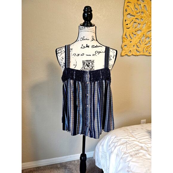 Eyeshadow women's shirred, lace detail, button down top, Large - Picture 1 of 7